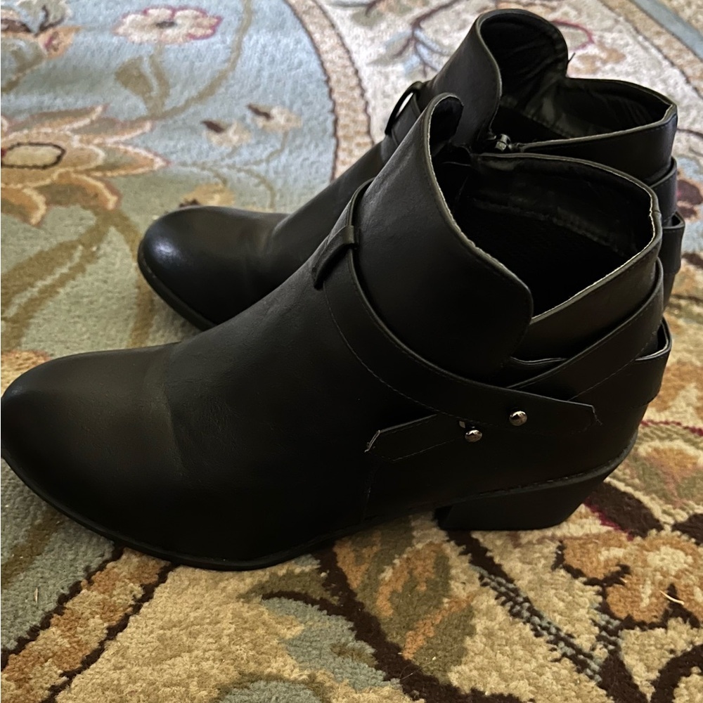 FOREVER~BLACK ANKLE BOOTS~9